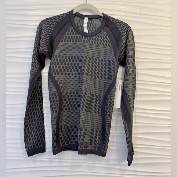 NWT Athletic Athleisure Minimalist RARE Lululemon About That Base LS Top - Picture 6 of 9